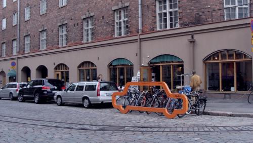 Helsinki even offers a great visualisation for the efficiency of bike parking.